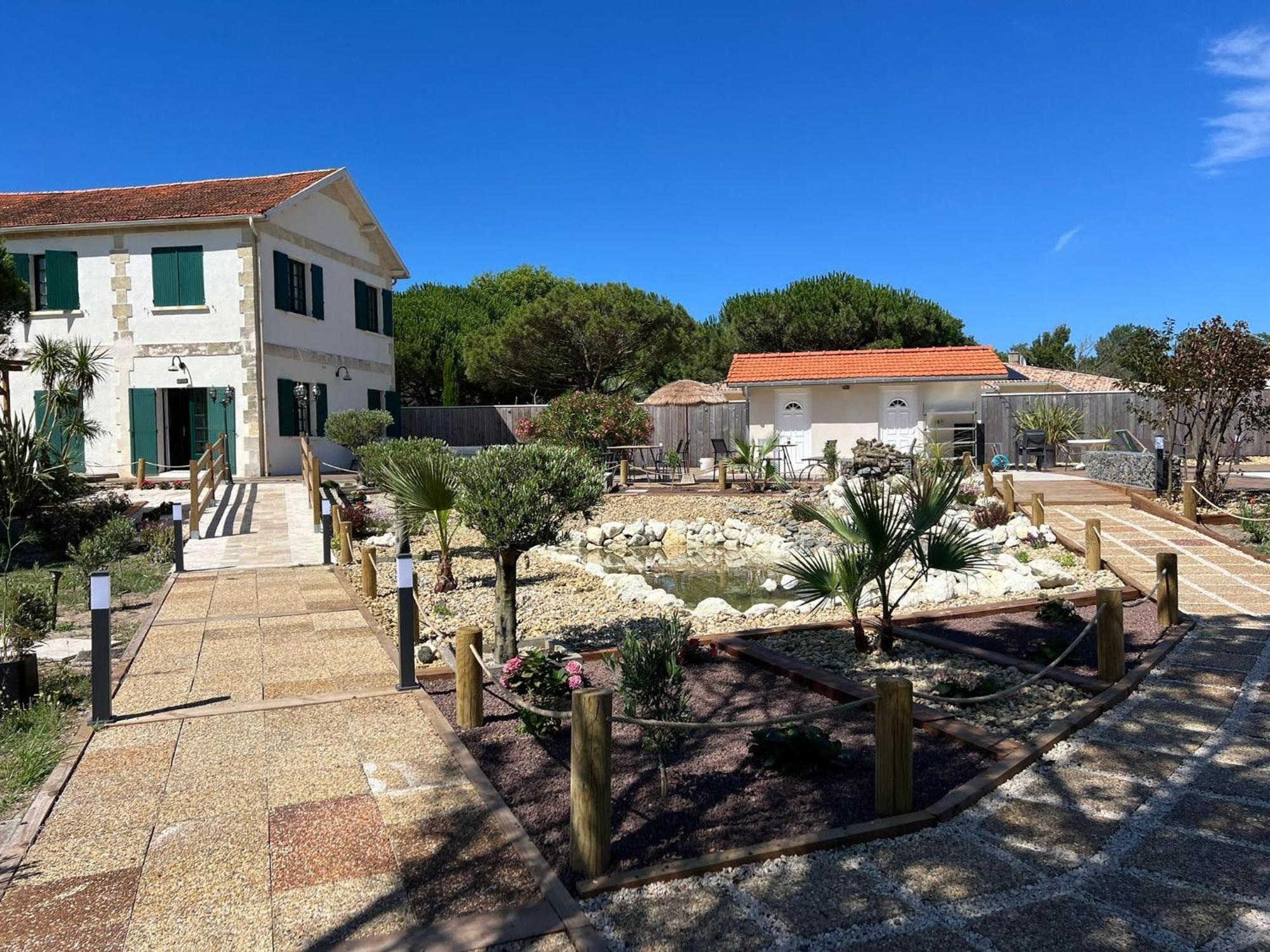 Hotel Des Pins Soulac-sur-Mer Exterior photo